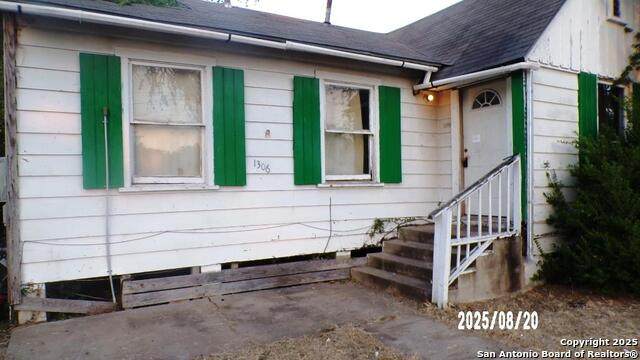 1306 Tyler St - Photo 1