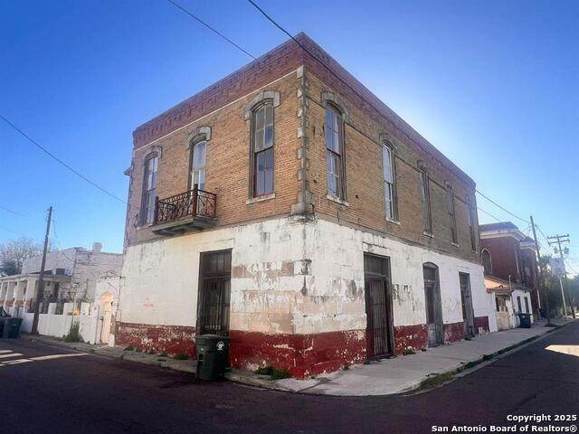 520 Davis Ave - Photo 1