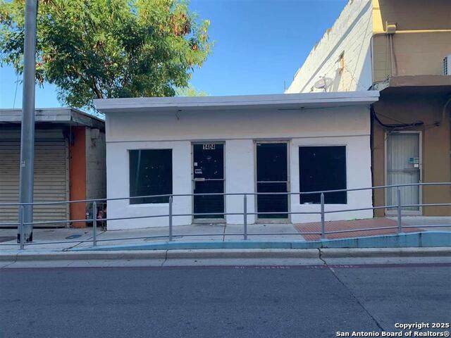 1404 Zaragoza St - Photo 1