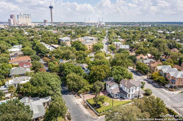 1231 Alamo - Photo 1