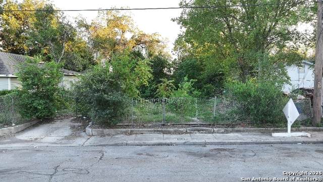 1318 Essex - Photo 1