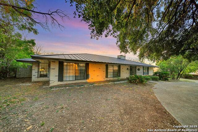 605 Squires - Photo 1