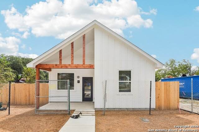 1535 Lennon St. No 4 - Photo 1