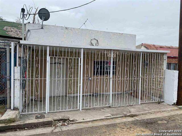 1817 1/2 Lincoln St - Photo 1