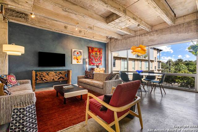 1115 Alamo - Photo 1