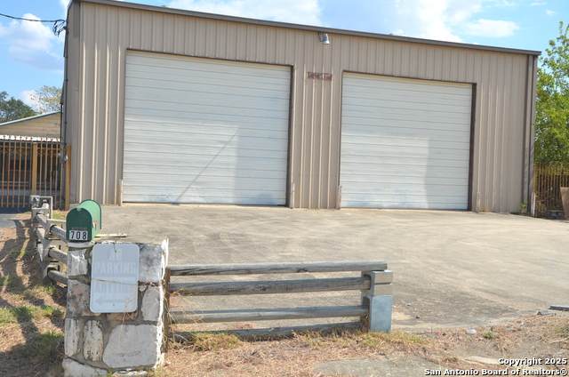 708 Teel - Photo 1