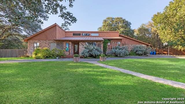 9521 Sumac - Photo 1