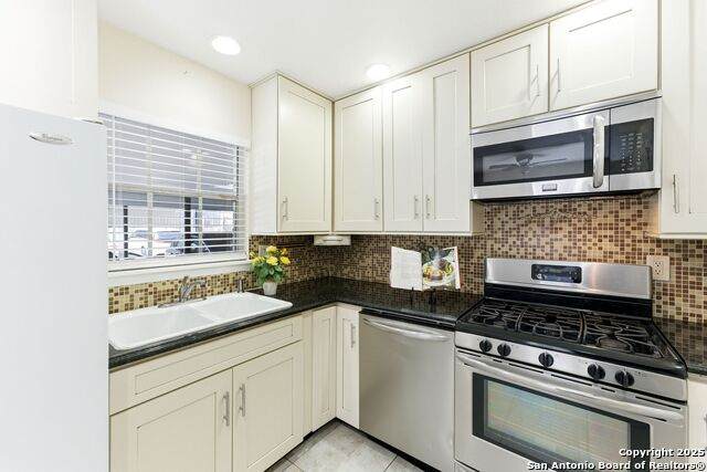 8038 Broadway St - Photo 1