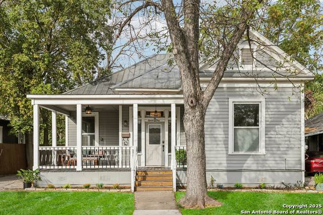 721 Saint James - Photo 1