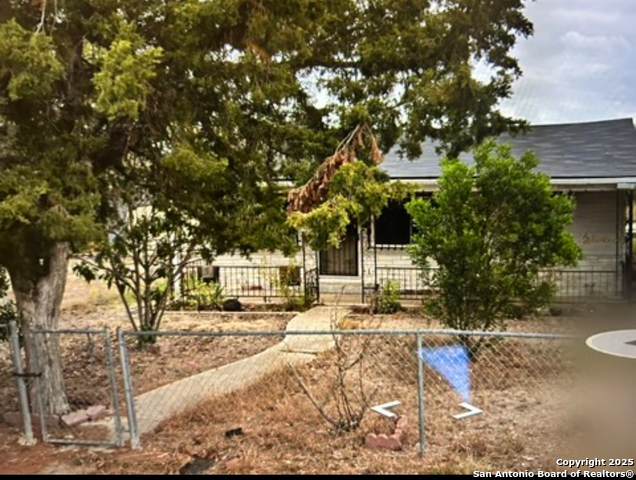 916 39th - Photo 1
