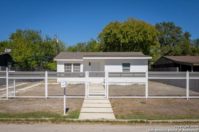 1207 W Gerald A - Photo 1