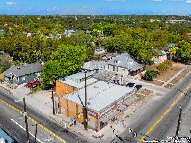 1651 Woodlawn - Photo 1