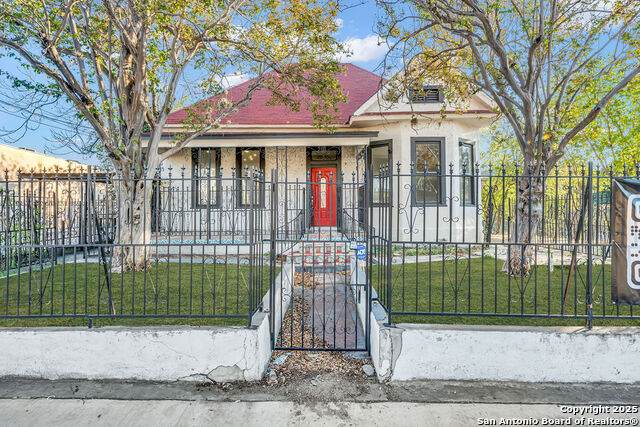 1610 Commerce - Photo 1