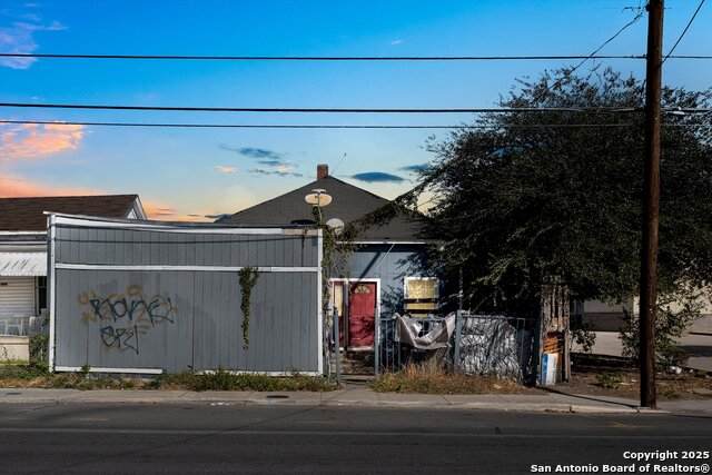 2925 Commerce St - Photo 1