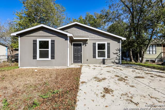 528 New Braunfels - Photo 1