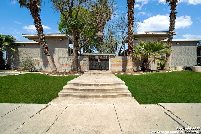 255 Rampart - Photo 1