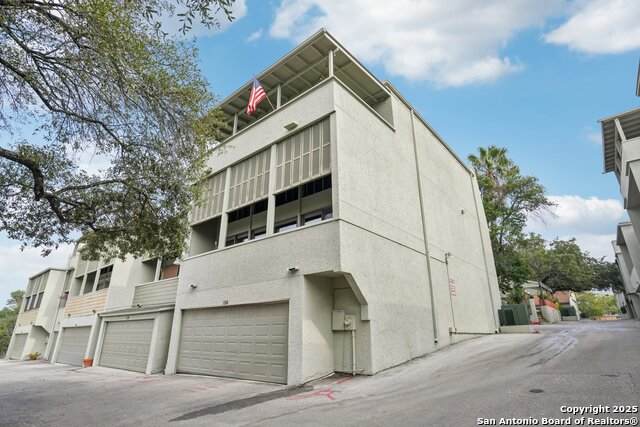 3103 Eisenhauer - Photo 1