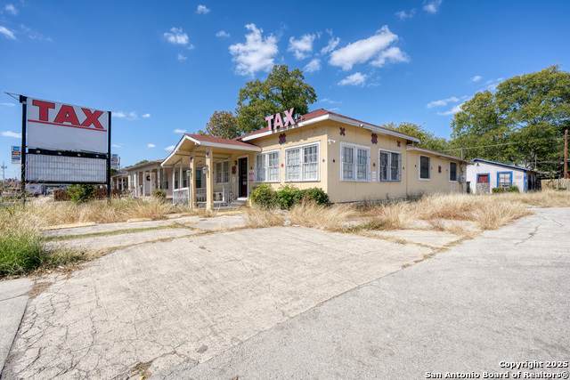 1019 Fresno - Photo 1