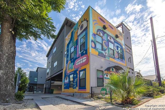 811 Montana - Photo 1