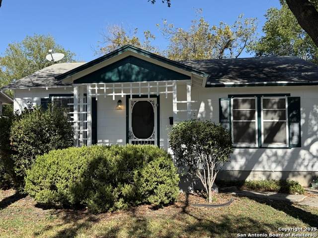 419 Walton - Photo 1