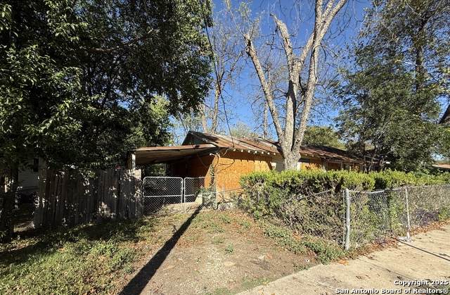 1033 Saldana - Photo 1