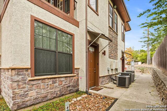 7342 Oak Manor - Photo 1