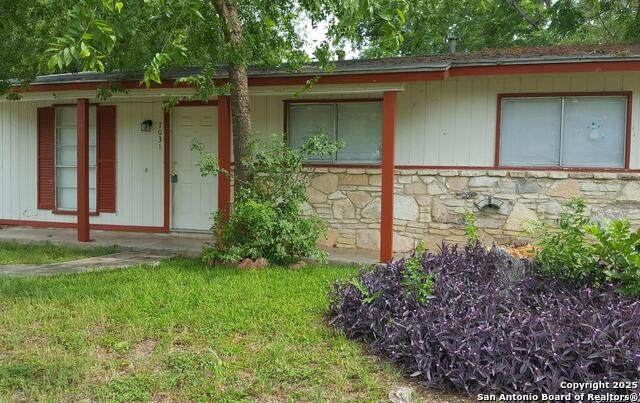 7031 Belgreen - Photo 1