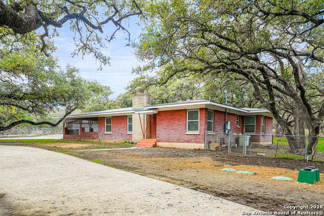 111 Wisteria - Photo 1