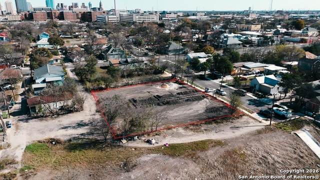 1619 W Travis St - Photo 1