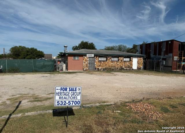 1130 Hampton - Photo 1