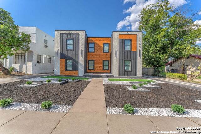 1505 Woodlawn - Photo 1