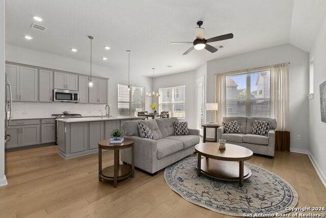 5843 Whitby - Photo 1