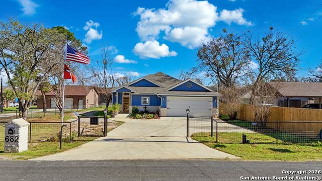 682 Stuart Rd - Photo 1