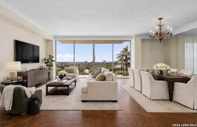 700 Hildebrand - Photo 1