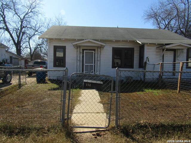 132 Gladstone - Photo 1