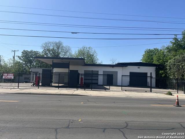 1850 Houston St - Photo 1