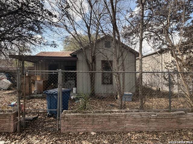 115 Yoakum - Photo 1