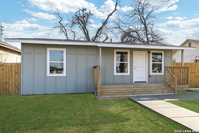 2042 Hicks - Photo 1