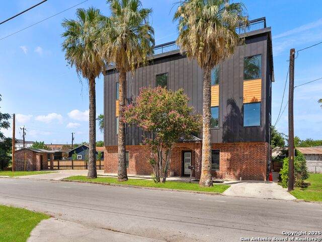 727 Park Avenue - Photo 1