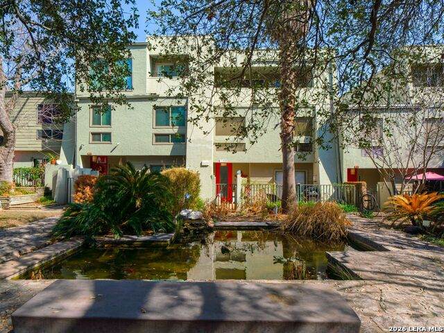 3102 Eisenhauer - Photo 1