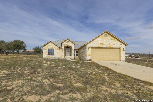 200 Lakeview Cir - Photo 1