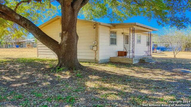 910 Plum St - Photo 1