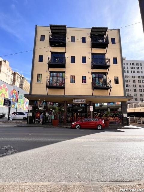 214 Travis - Photo 1