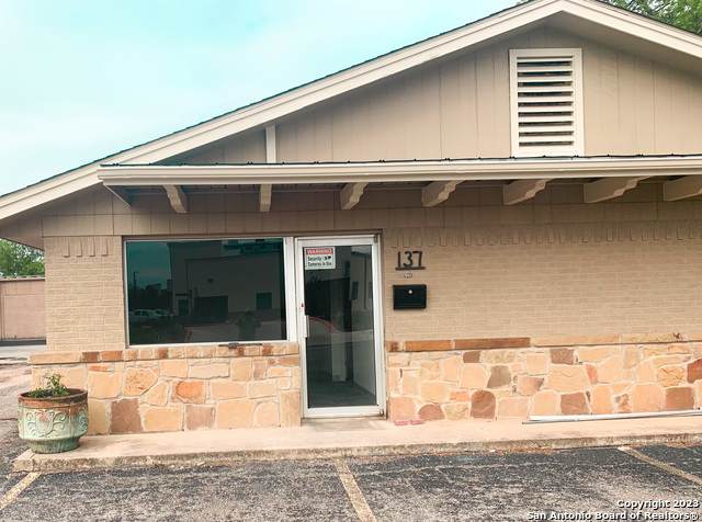 137 Fredericksburg - Photo 1