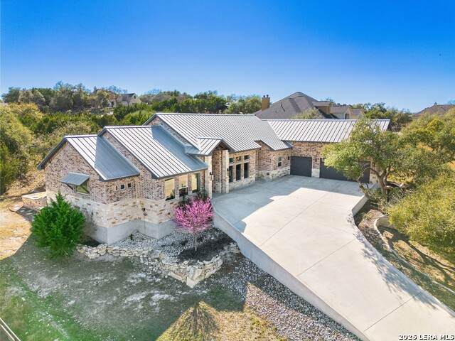 452 Wentworth - Photo 1