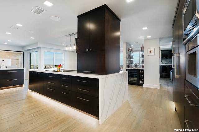 700 Hildebrand - Photo 1