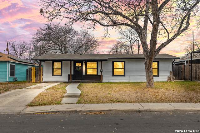 1031 W Thorain - Photo 1