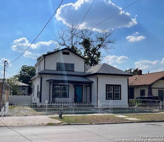1607 Pine St - Photo 1