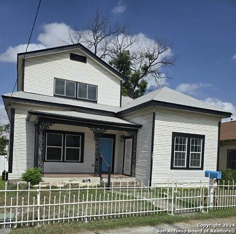 1607 Pine Street - Photo 1