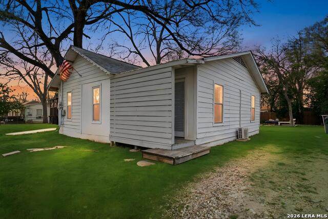 212 Armstrong - Photo 1